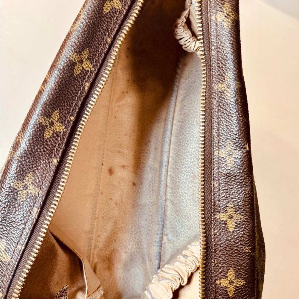 Louis Vuitton Brown and Gold Monogram Toiletry bag - Picture 4 of 15